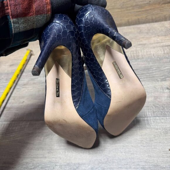 Louise et Cie Blue Suede With Embossed Leather Accent Pumps Women's Size 7.5 - Picture 4 of 6